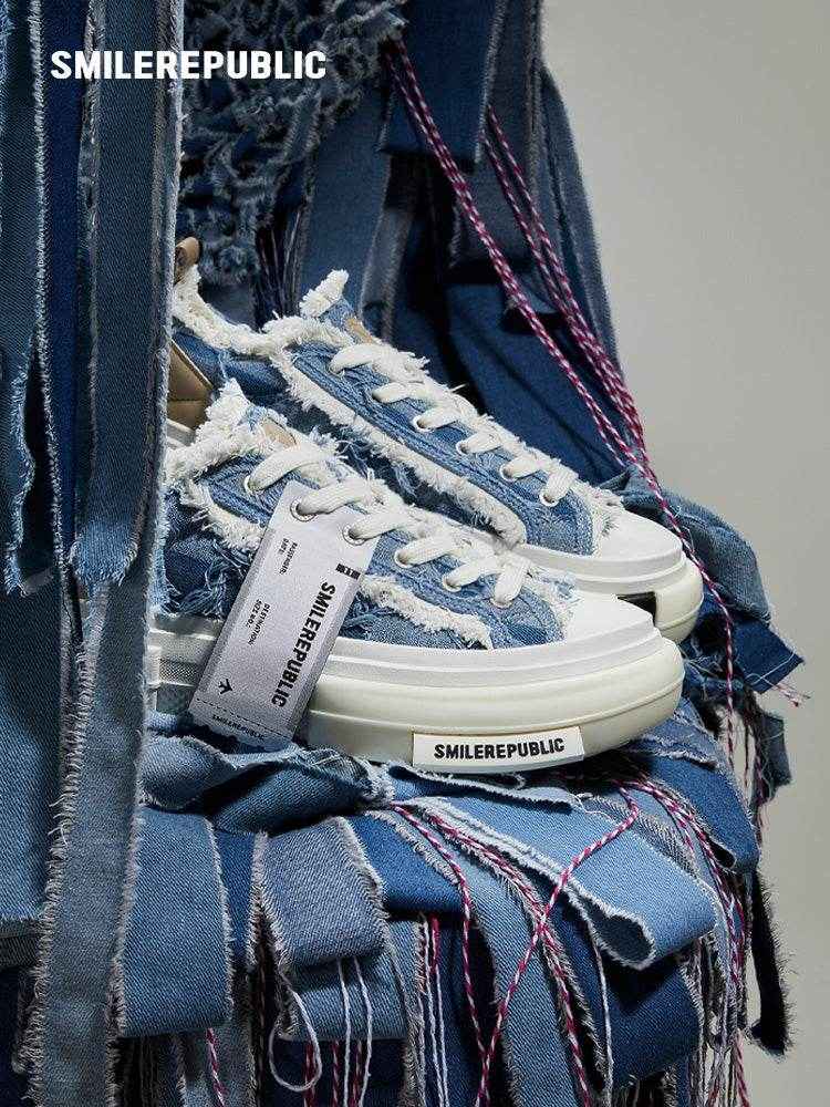 Inception 70s Light Blue Lattice