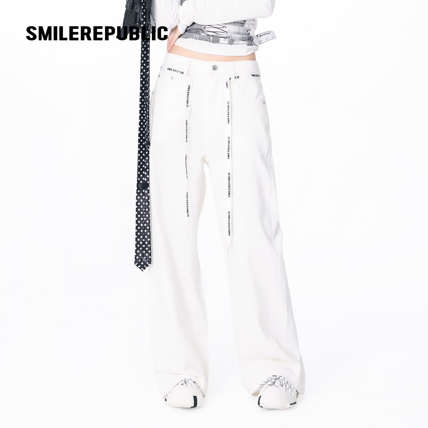 White Washed Cotton Stretch Denim Wide-Leg Jeans with Logo Tape Belt Detail for Women