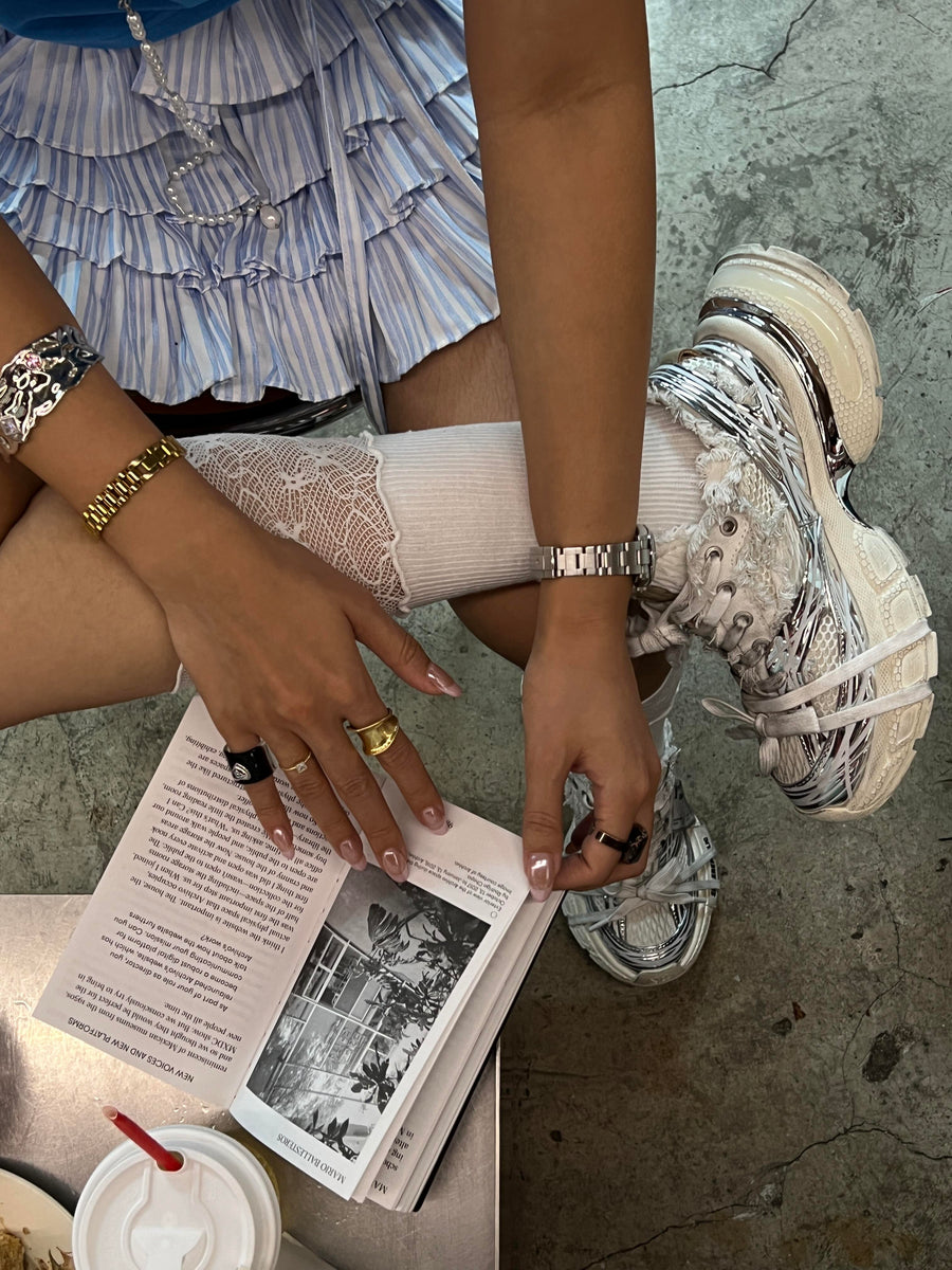Metallic Silver Mesh Distressed Runner Sneakers, Unisex Low Top Lace Up Shoes 详情图 4