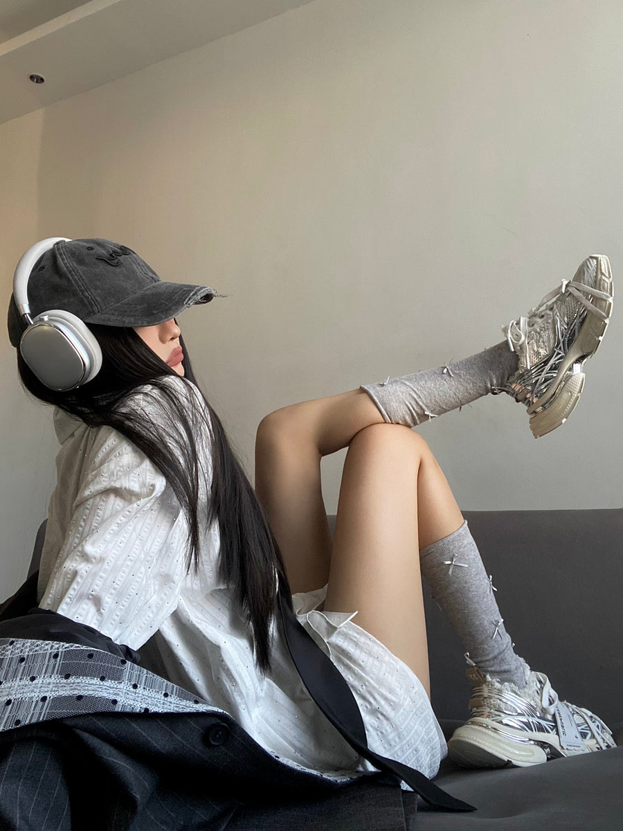 Metallic Silver Mesh Distressed Runner Sneakers, Unisex Low Top Lace Up Shoes 详情图 6
