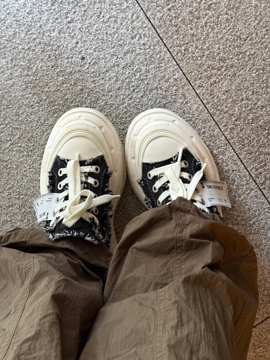 Black White Frayed Canvas Smile Toe Platform Sneakers, Unisex Lace Up Shoes 详情图 5